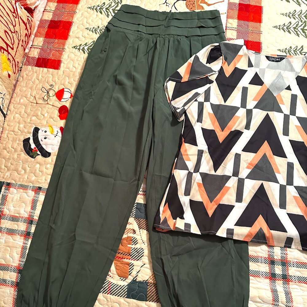 Geometric Print Top & Cuffed Pants Set
